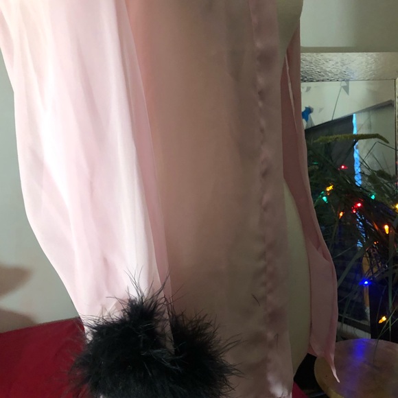 La vie en rose pink sexy robe with feather details - Picture 4 of 4